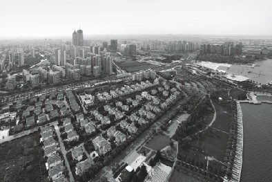 便民中心高低错落的城市天际线